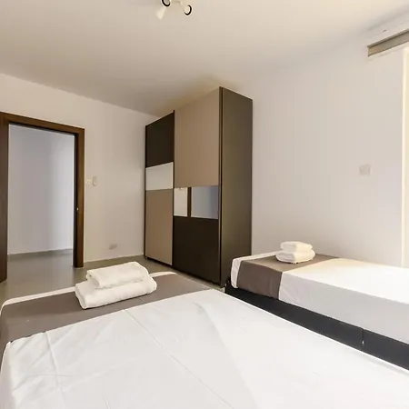 Gzr F4 Spacious In The Heart Of Malta